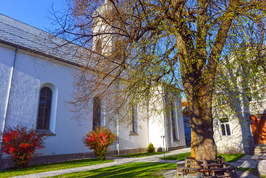 Katholische Pfarrkirche Maria Himmelfahrt in Ilanz/Glion, Kanton Graub&uuml;nden (Schweiz)