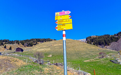 Wanderwegweiser in Leis, Vals - Graubünden (Schweiz)