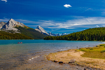 A view of Maligne Lake and the surrounding mointains