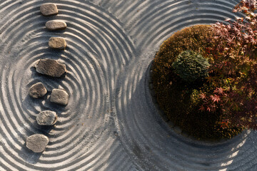 Naklejka premium Top-down view of perfectly raked zen garden with 