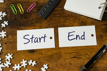 There is word card with the word Start or End. It is as an eye-catching image.