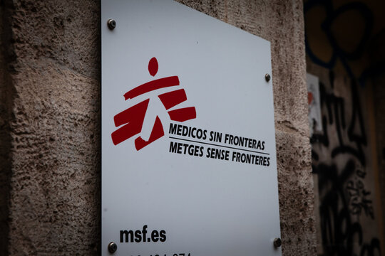 VALENCIA, SPAIN - APRIL 15, 2025: White signboard displaying the red MSF logo and the text "Medicos Sin Fronteras / Metges Sense Fronteres". MSF is a french NGO specialized in medical care.