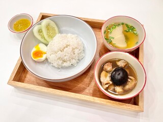 Braised pork in mushrooms soup served with Thai jasmine rice, boiled eggs, sliced cucumbers, hot wax gourd soup and spicy green chili sauce. Lunch meal set