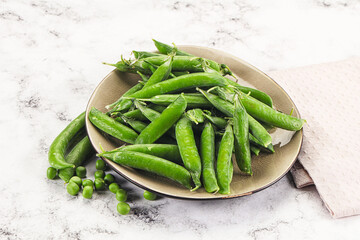 Sweet young green peas heap