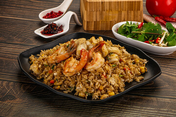 Vietnamese fried rice with prawn and squid Kom Ran