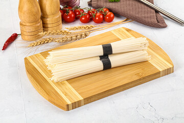 Raw dry white wheat noodles