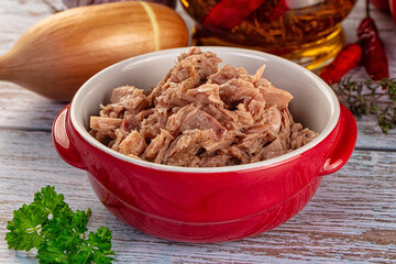 Canned tuna fish in olive oil