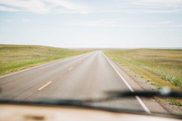 Fototapeta premium Straight open highway view along Rim Road in Badlands National Park