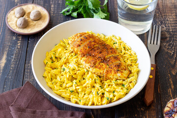 Orzo pasta with roasted chicken breast and curry sauce. Recipe. Healthy eating.