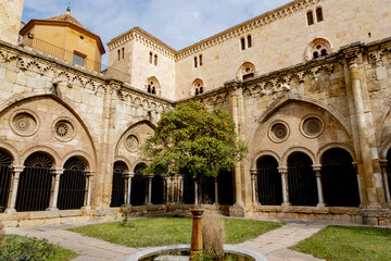 Fototapeta premium Saint Thecla’s cathedral, Tarragona, Spain. Cloister