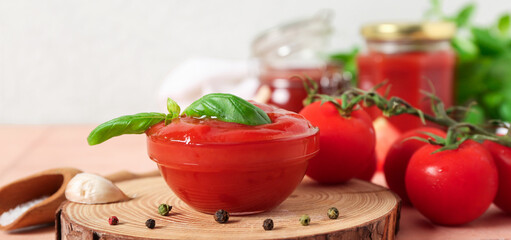 Bowl of tasty ketchup on table, closeup