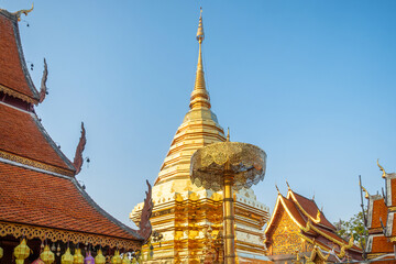 Fototapeta premium Golden stupa at Buddhist temple Wat Phra That Doi Suthep with ornate golden ceremonial umbrella in Chiang Mai, Thailand. Thai religious architecture. Travel and touristic landmark