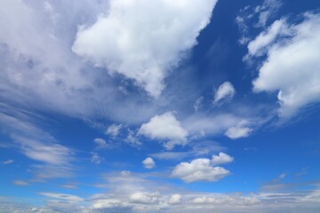 Obraz premium White clouds blue sky texture