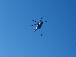 sling loading helicopter