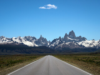 Roadtrip to El Chalten, Argentia with amazing view and perfect symmetry