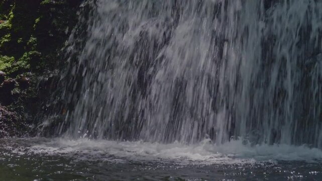 日本の滝（愛知・新城市　阿寺の七滝）新緑の頃