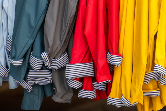 cir&eacute;es color&eacute;s &agrave; la devanture d'un magasin