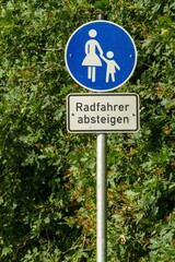 Pedestrian zone sign requiring cyclists to dismount in german language
