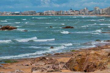 houle et vagues sur la plage des Sables d'Olonne