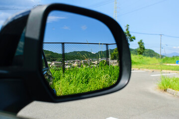 車のサイドミラー