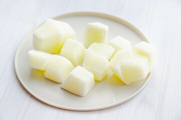 製氷皿で凍らせた牛乳