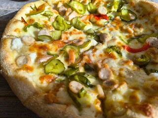 Delicious pizza is delicious and simple.