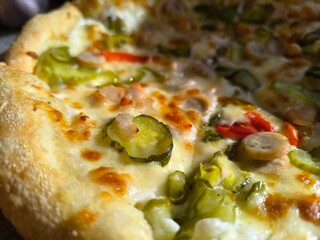 Delicious pizza is delicious and simple.