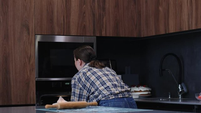 Young woman preparing quiche in the kitchen.