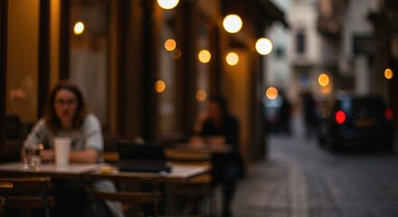 Obraz premium A blurred outdoor cafe scene at dusk