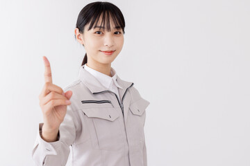 ナンバーワン　ワンポイント　作業服の女性
