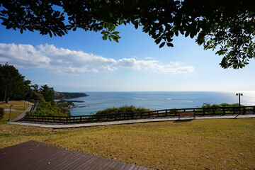 fine sea view with seaside walkway