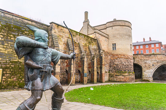 Robin Hood Statue in front of Nottingham Castle.