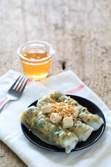 Delicious Rice Rolls with Ground Peanuts and Sweet Sauce