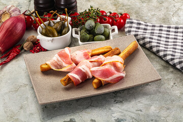 Antipasti - Grissini with pork bacon