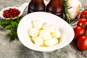 Small mozzarella mini cheese balls