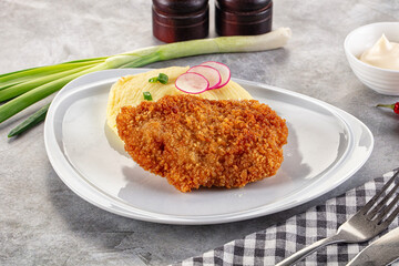 Chicken schnitzel with mashed potatoes