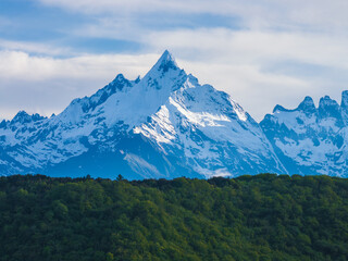 Fototapeta premium Majestic Meili Snow Mountain Mianzimu with green foreground