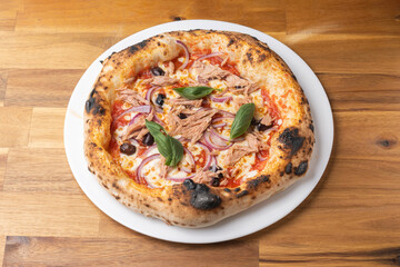Pizza au thon plat traditionnel italien