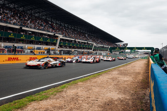 Mass start of the race 24h of Le Mans