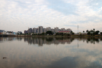 Naklejka premium sunset over the river