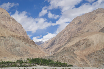 Ladakh Mountains and and its Picturesque Beauty 