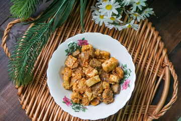 A bowl of Sambal Goreng Pengantin, a rich, traditional Malay dish made from a combination of beef liver, lung, trimmings, spleen, prawns, tofu, and tempe in coconut gravy, perfect for festive meals.
