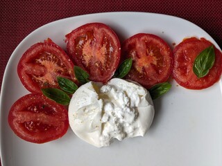 Burrata with tomatoes and basil