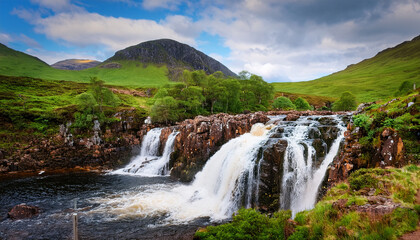 Fototapeta premium allt chranaidh wailing widow waterfall near kylesku sutherland scottish highlands scotland