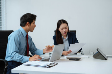 Obraz premium Project manager working and update tasks with milestones progress planning and professional investor working new start up project in the office.