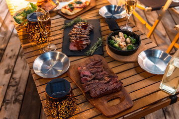 グランピング　ディナー
