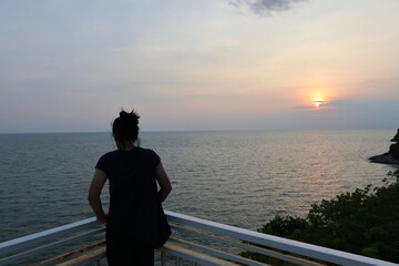 Fototapeta premium silhouette of a woman looking at the sea