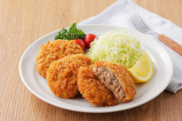 牛肉を使った日本のメンチカツ　Japanese Ground Beef Menchi Katsu Cutlet