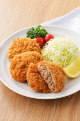 牛肉を使った日本のメンチカツ　Japanese Ground Beef Menchi Katsu Cutlet