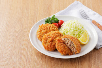 牛肉を使った日本のメンチカツ　Japanese Ground Beef Menchi Katsu Cutlet